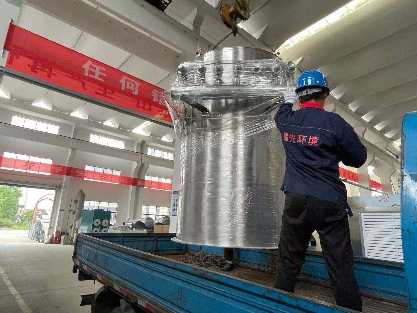 除尘器厂家万事娱乐告诉您：技术员挑布袋除尘器就靠这3点